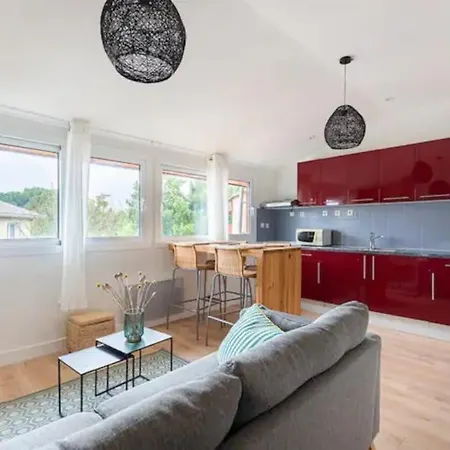 Rare-immeuble- 2appts- Entierement Equipee Apartment